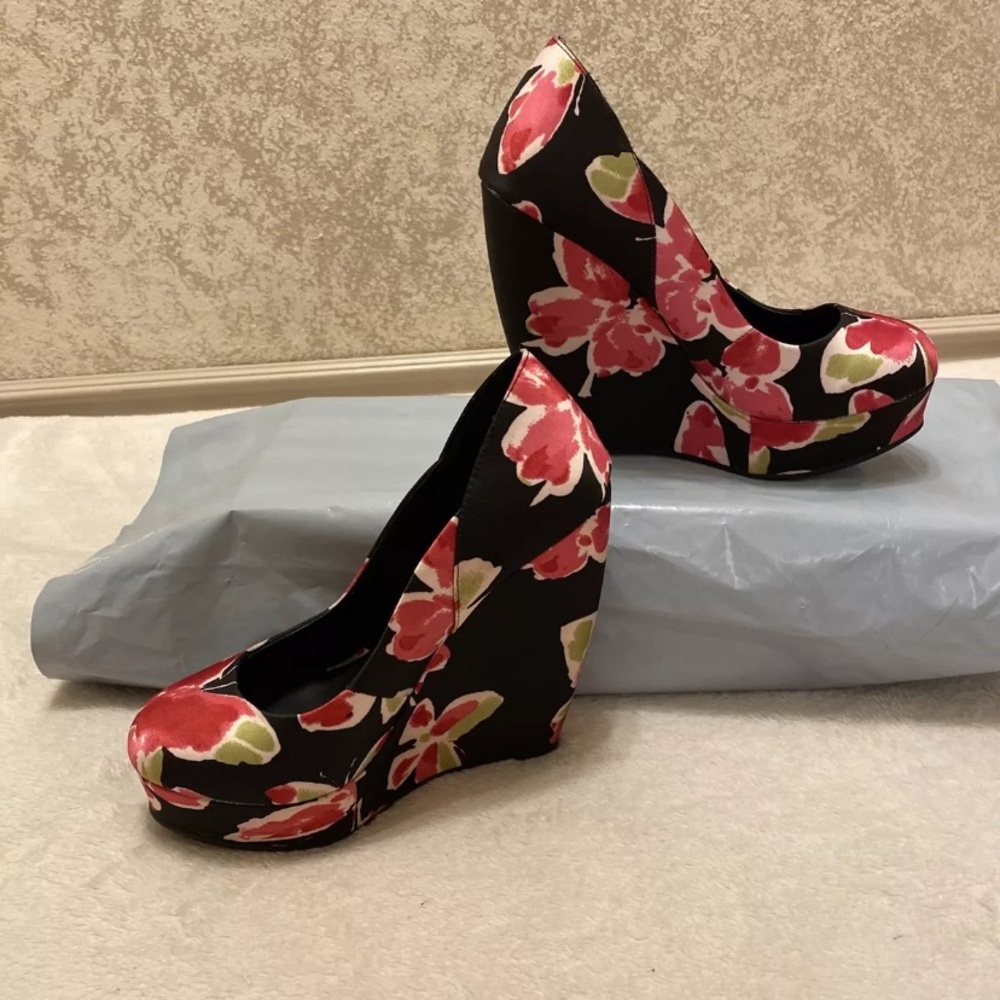 Elle Black and Pink Butterfly Print Wedges